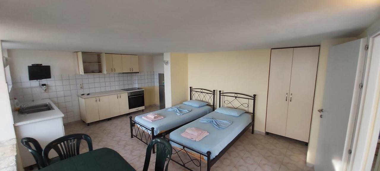 Magic Ionian Apartments & Rooms Хімара Екстер'єр фото