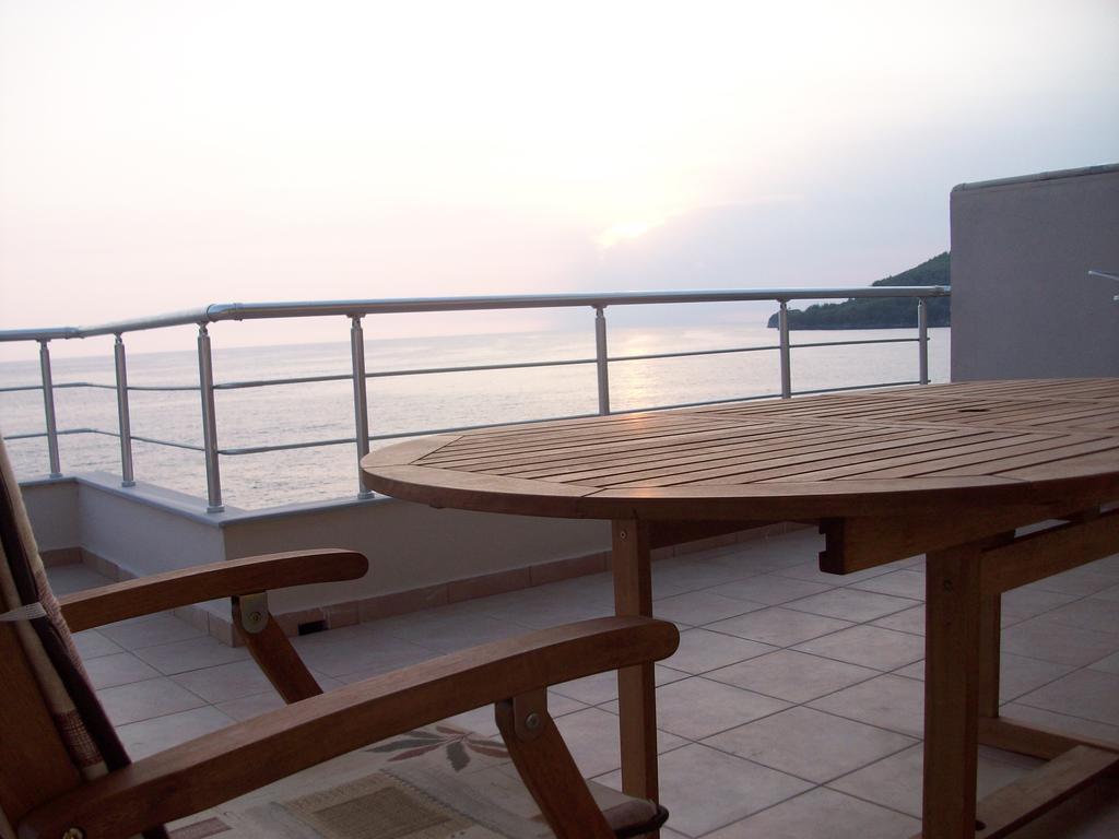 Magic Ionian Apartments & Rooms Хімара Екстер'єр фото